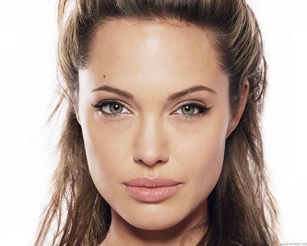 Angelina Jolie – barna fürtjei nélkül ma már el sem tudjuk képzelni