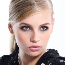 Iszak Eszter